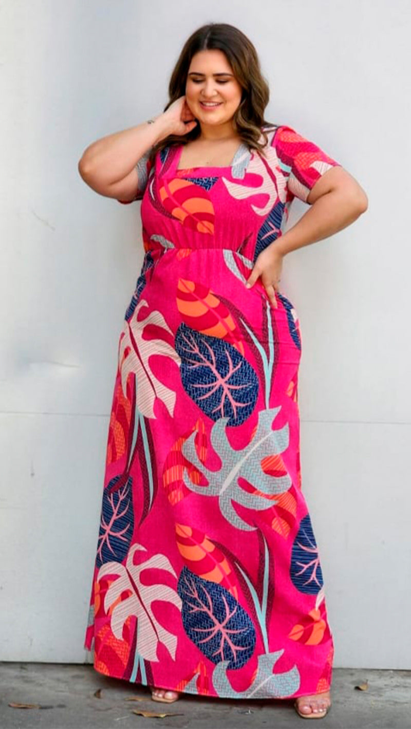 Vestido Plus Size Longo em Crepe Estampado